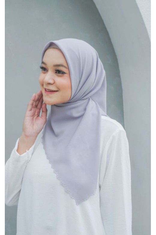 Hijab Segi 4 Lasercut Curly Grey